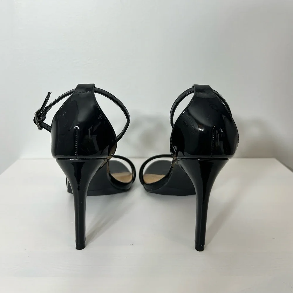 Simple black patent party pump - Picture 5 of 5